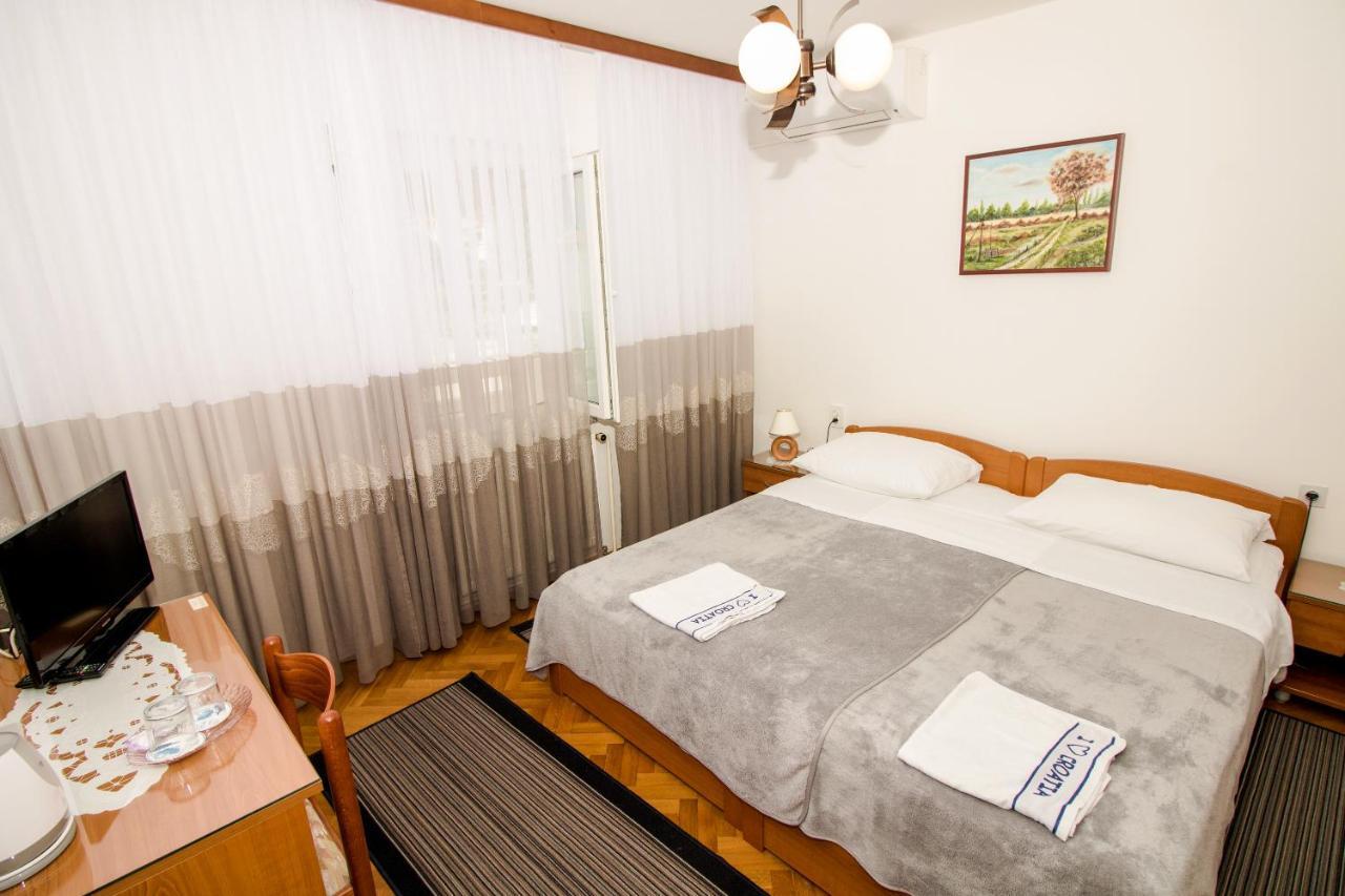 Rooms & Apartment Albina 巴斯卡 外观 照片