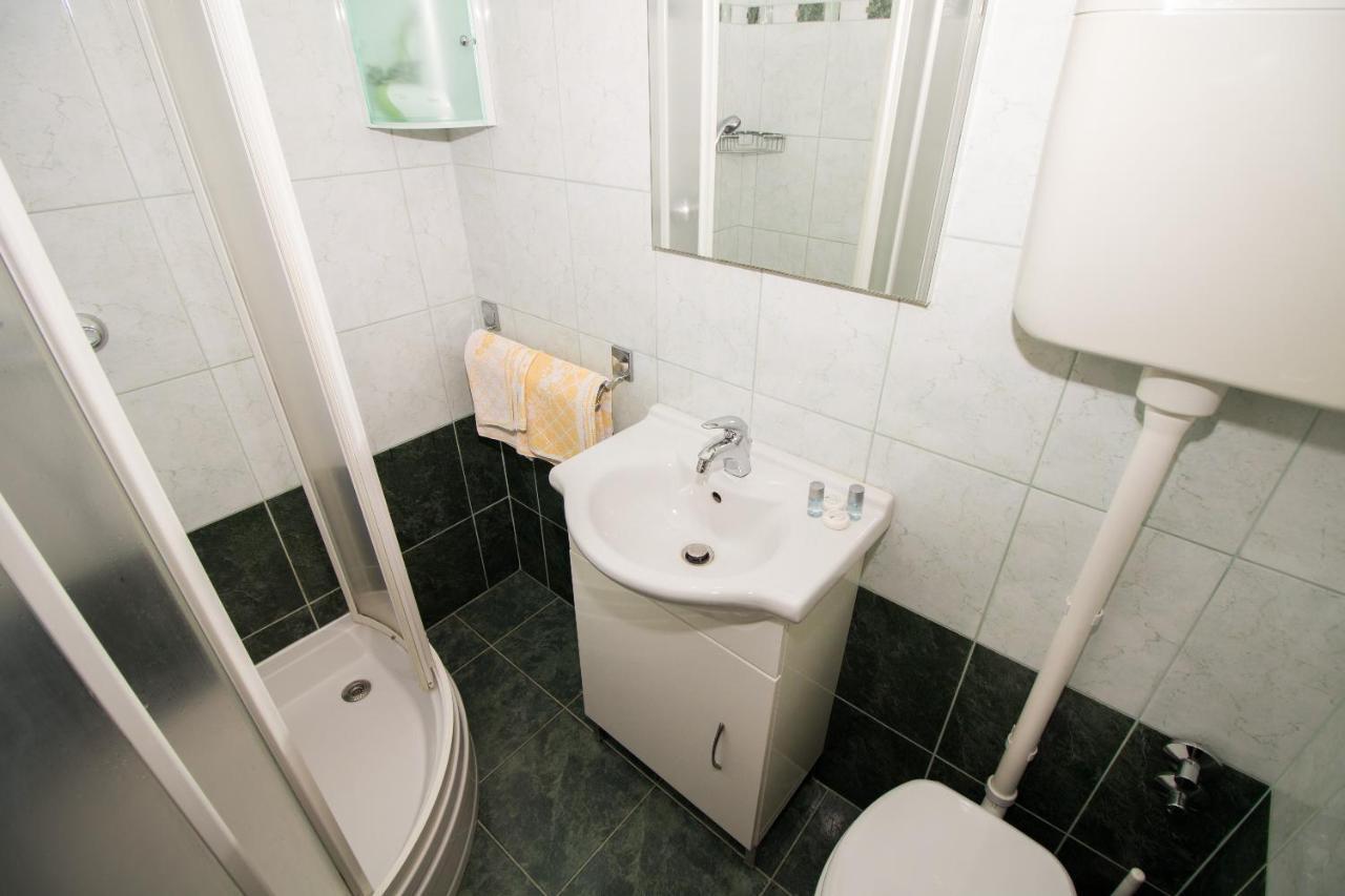 Rooms & Apartment Albina 巴斯卡 外观 照片